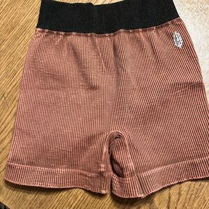 Woman’s Ribbed Bike Shorts with Contrast Waistband - Rust colored